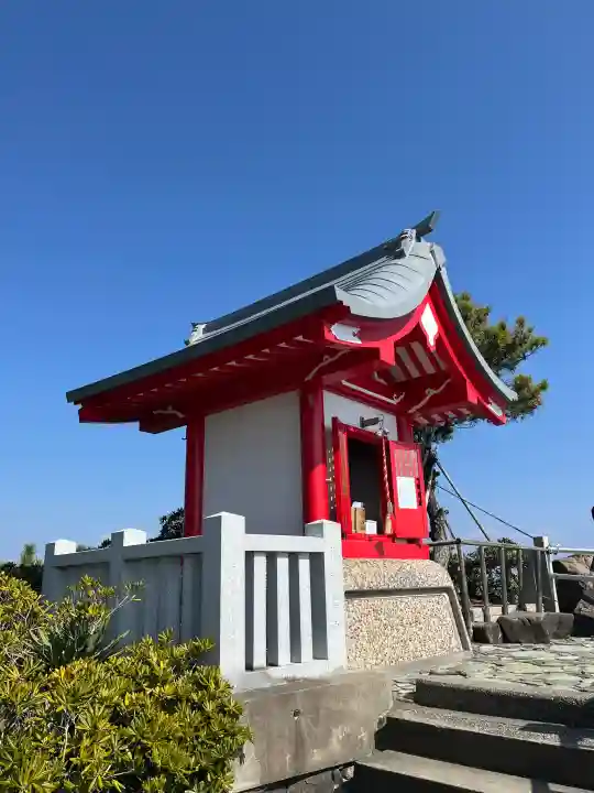 海津見神社(桂浜龍王宮)の{uncategorized: "未分類", other: "その他", undefined: "問題あり", building: "その他建物", grave: "お墓", sacred_gate: "鳥居", guardian: "狛犬", statue: "像", buddha: "仏像", history: "歴史", nature: "自然", garden: "庭園", animal: "動物", pagoda: "塔", temizu: "手水舎", mountain_gate: "山門・神門", sanctuary: "本殿・本堂", subordinate: "末社・摂社", art: "芸術", scenery: "景色", jizo: "地蔵", ema: "絵馬", goshuin: "御朱印", omikuji: "おみくじ", items: "授与品その他", amulet: "お守り", goshuincho: "御朱印帳", eats: "食事", festival: "お祭り", votive_dance: "神楽", shichigosan: "七五三参", wedding: "結婚式", experience: "体験その他", initially: "初詣", around: "周辺", anti_infection: "感染症対策"}