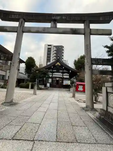 三輪神社の{uncategorized: "未分類", other: "その他", undefined: "問題あり", building: "その他建物", grave: "お墓", sacred_gate: "鳥居", guardian: "狛犬", statue: "像", buddha: "仏像", history: "歴史", nature: "自然", garden: "庭園", animal: "動物", pagoda: "塔", temizu: "手水舎", mountain_gate: "山門・神門", sanctuary: "本殿・本堂", subordinate: "末社・摂社", art: "芸術", scenery: "景色", jizo: "地蔵", ema: "絵馬", goshuin: "御朱印", omikuji: "おみくじ", items: "授与品その他", amulet: "お守り", goshuincho: "御朱印帳", eats: "食事", festival: "お祭り", votive_dance: "神楽", shichigosan: "七五三参", wedding: "結婚式", experience: "体験その他", initially: "初詣", around: "周辺", anti_infection: "感染症対策"}