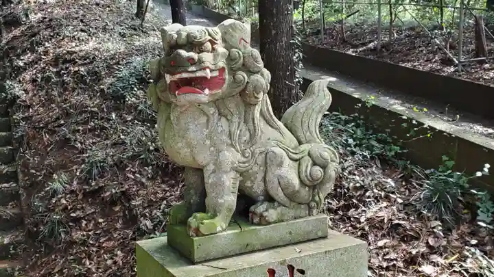 左右神社の狛犬