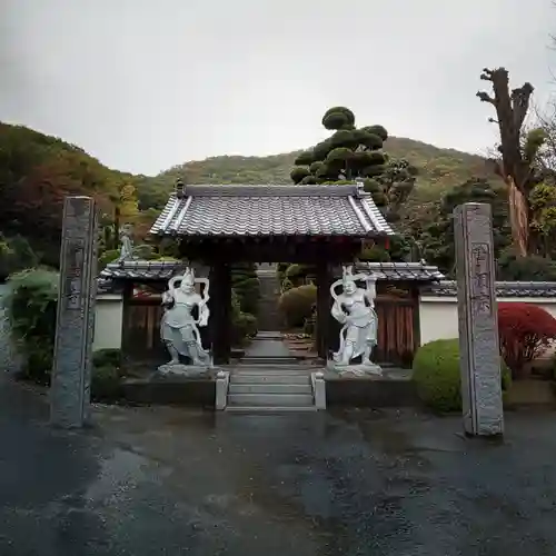 清雲寺の山門