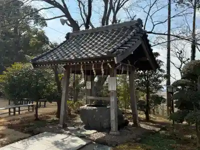 千勝神社の{uncategorized: "未分類", other: "その他", undefined: "問題あり", building: "その他建物", grave: "お墓", sacred_gate: "鳥居", guardian: "狛犬", statue: "像", buddha: "仏像", history: "歴史", nature: "自然", garden: "庭園", animal: "動物", pagoda: "塔", temizu: "手水舎", mountain_gate: "山門・神門", sanctuary: "本殿・本堂", subordinate: "末社・摂社", art: "芸術", scenery: "景色", jizo: "地蔵", ema: "絵馬", goshuin: "御朱印", omikuji: "おみくじ", items: "授与品その他", amulet: "お守り", goshuincho: "御朱印帳", eats: "食事", festival: "お祭り", votive_dance: "神楽", shichigosan: "七五三参", wedding: "結婚式", experience: "体験その他", initially: "初詣", around: "周辺", anti_infection: "感染症対策"}