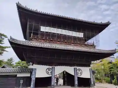 建中寺の山門・神門