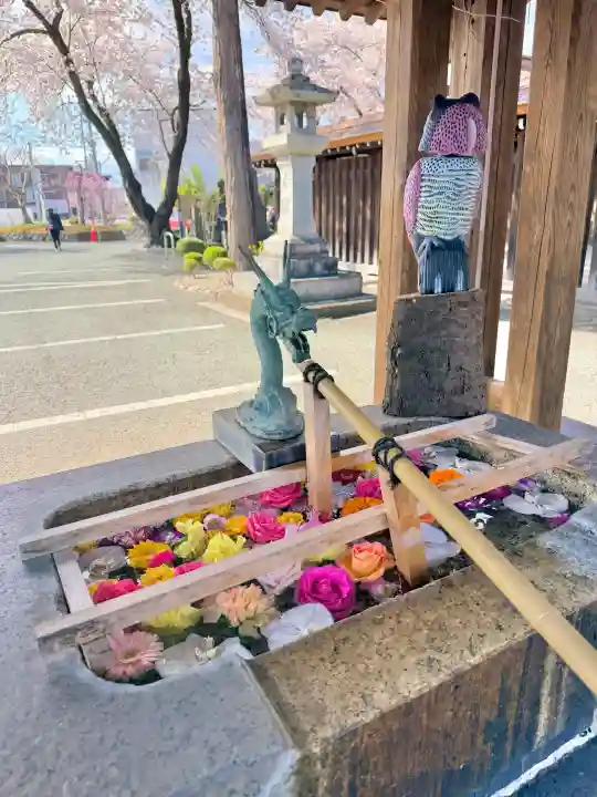 諏訪神社の{uncategorized: "未分類", other: "その他", undefined: "問題あり", building: "その他建物", grave: "お墓", sacred_gate: "鳥居", guardian: "狛犬", statue: "像", buddha: "仏像", history: "歴史", nature: "自然", garden: "庭園", animal: "動物", pagoda: "塔", temizu: "手水舎", mountain_gate: "山門・神門", sanctuary: "本殿・本堂", subordinate: "末社・摂社", art: "芸術", scenery: "景色", jizo: "地蔵", ema: "絵馬", goshuin: "御朱印", omikuji: "おみくじ", items: "授与品その他", amulet: "お守り", goshuincho: "御朱印帳", eats: "食事", festival: "お祭り", votive_dance: "神楽", shichigosan: "七五三参", wedding: "結婚式", experience: "体験その他", initially: "初詣", around: "周辺", anti_infection: "感染症対策"}