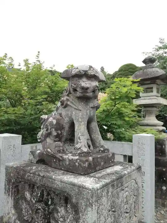 加波山三枝祇神社本宮の狛犬