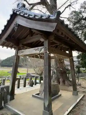 四所神社の{uncategorized: "未分類", other: "その他", undefined: "問題あり", building: "その他建物", grave: "お墓", sacred_gate: "鳥居", guardian: "狛犬", statue: "像", buddha: "仏像", history: "歴史", nature: "自然", garden: "庭園", animal: "動物", pagoda: "塔", temizu: "手水舎", mountain_gate: "山門・神門", sanctuary: "本殿・本堂", subordinate: "末社・摂社", art: "芸術", scenery: "景色", jizo: "地蔵", ema: "絵馬", goshuin: "御朱印", omikuji: "おみくじ", items: "授与品その他", amulet: "お守り", goshuincho: "御朱印帳", eats: "食事", festival: "お祭り", votive_dance: "神楽", shichigosan: "七五三参", wedding: "結婚式", experience: "体験その他", initially: "初詣", around: "周辺", anti_infection: "感染症対策"}