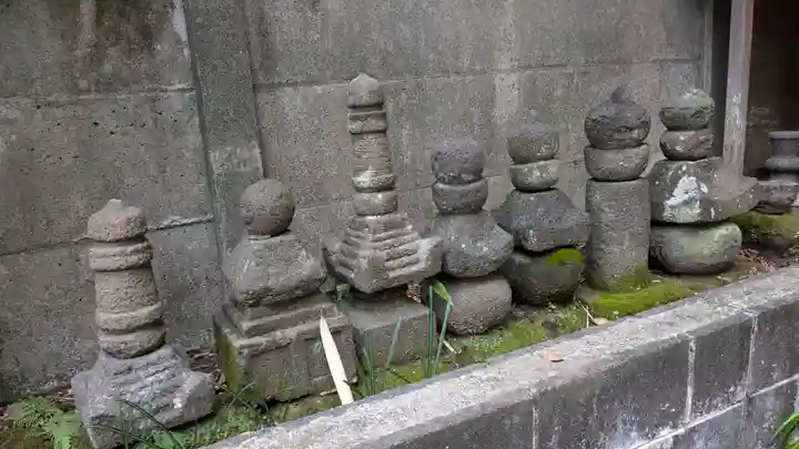 岩窟不動尊(巌窟不動尊/窟堂不動尊/窟堂/岩屋堂)の塔