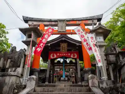 伏見稲荷大社三ノ峰（下之社神蹟・白菊大神）の{uncategorized: "未分類", other: "その他", undefined: "問題あり", building: "その他建物", grave: "お墓", sacred_gate: "鳥居", guardian: "狛犬", statue: "像", buddha: "仏像", history: "歴史", nature: "自然", garden: "庭園", animal: "動物", pagoda: "塔", temizu: "手水舎", mountain_gate: "山門・神門", sanctuary: "本殿・本堂", subordinate: "末社・摂社", art: "芸術", scenery: "景色", jizo: "地蔵", ema: "絵馬", goshuin: "御朱印", omikuji: "おみくじ", items: "授与品その他", amulet: "お守り", goshuincho: "御朱印帳", eats: "食事", festival: "お祭り", votive_dance: "神楽", shichigosan: "七五三参", wedding: "結婚式", experience: "体験その他", initially: "初詣", around: "周辺", anti_infection: "感染症対策"}