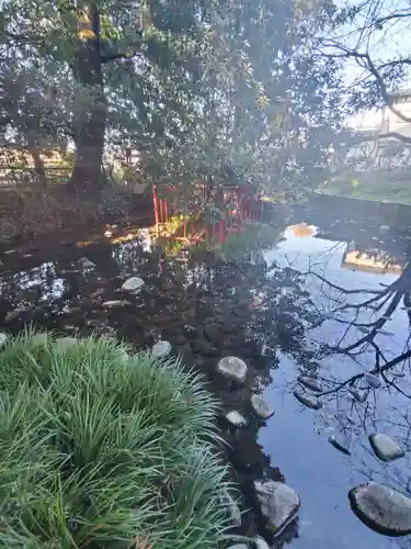 神明宮 (芋森神社)の庭園