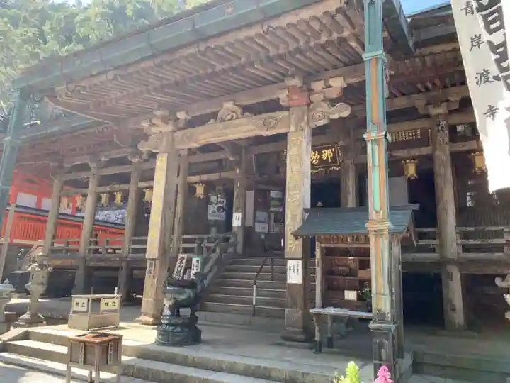 青岸渡寺の本殿・本堂