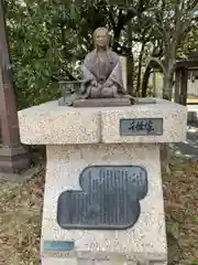 歳徳神社の像