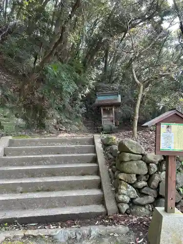 須賀神社の{uncategorized: "未分類", other: "その他", undefined: "問題あり", building: "その他建物", grave: "お墓", sacred_gate: "鳥居", guardian: "狛犬", statue: "像", buddha: "仏像", history: "歴史", nature: "自然", garden: "庭園", animal: "動物", pagoda: "塔", temizu: "手水舎", mountain_gate: "山門・神門", sanctuary: "本殿・本堂", subordinate: "末社・摂社", art: "芸術", scenery: "景色", jizo: "地蔵", ema: "絵馬", goshuin: "御朱印", omikuji: "おみくじ", items: "授与品その他", amulet: "お守り", goshuincho: "御朱印帳", eats: "食事", festival: "お祭り", votive_dance: "神楽", shichigosan: "七五三参", wedding: "結婚式", experience: "体験その他", initially: "初詣", around: "周辺", anti_infection: "感染症対策"}