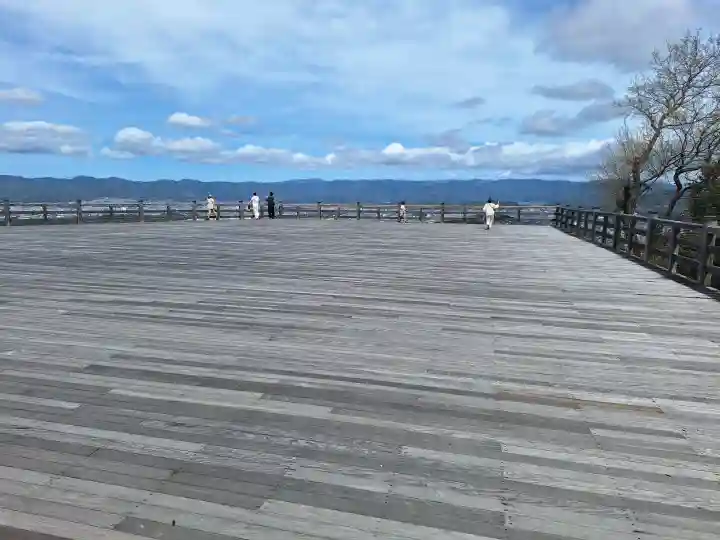 将軍塚青龍殿(青蓮院門跡)の{uncategorized: "未分類", other: "その他", undefined: "問題あり", building: "その他建物", grave: "お墓", sacred_gate: "鳥居", guardian: "狛犬", statue: "像", buddha: "仏像", history: "歴史", nature: "自然", garden: "庭園", animal: "動物", pagoda: "塔", temizu: "手水舎", mountain_gate: "山門・神門", sanctuary: "本殿・本堂", subordinate: "末社・摂社", art: "芸術", scenery: "景色", jizo: "地蔵", ema: "絵馬", goshuin: "御朱印", omikuji: "おみくじ", items: "授与品その他", amulet: "お守り", goshuincho: "御朱印帳", eats: "食事", festival: "お祭り", votive_dance: "神楽", shichigosan: "七五三参", wedding: "結婚式", experience: "体験その他", initially: "初詣", around: "周辺", anti_infection: "感染症対策"}