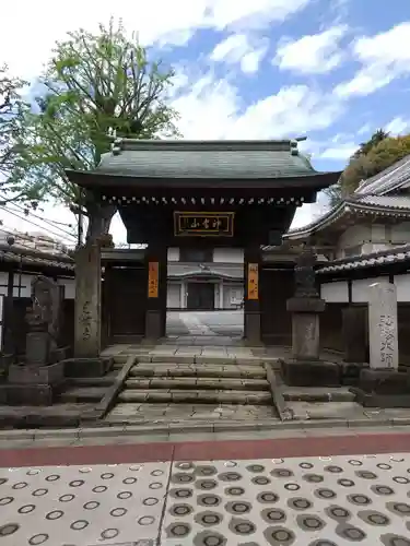 新長谷寺の山門