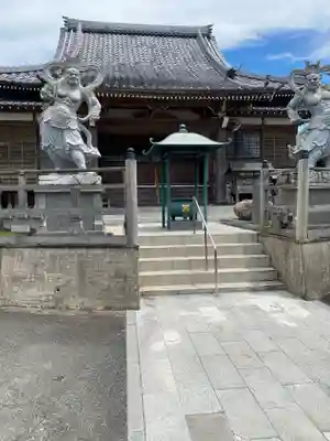孝性寺の像