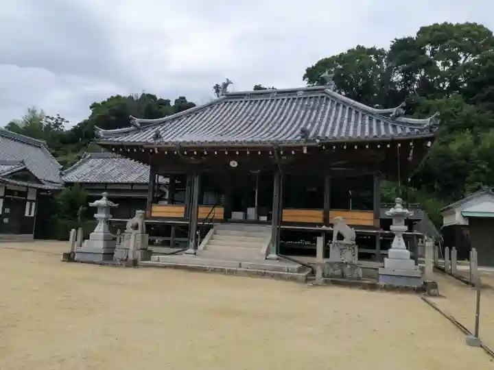 八幡神社の本殿・本堂