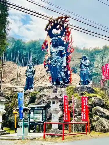 金剛山瑞峯寺(金剛不動尊) の{uncategorized: "未分類", other: "その他", undefined: "問題あり", building: "その他建物", grave: "お墓", sacred_gate: "鳥居", guardian: "狛犬", statue: "像", buddha: "仏像", history: "歴史", nature: "自然", garden: "庭園", animal: "動物", pagoda: "塔", temizu: "手水舎", mountain_gate: "山門・神門", sanctuary: "本殿・本堂", subordinate: "末社・摂社", art: "芸術", scenery: "景色", jizo: "地蔵", ema: "絵馬", goshuin: "御朱印", omikuji: "おみくじ", items: "授与品その他", amulet: "お守り", goshuincho: "御朱印帳", eats: "食事", festival: "お祭り", votive_dance: "神楽", shichigosan: "七五三参", wedding: "結婚式", experience: "体験その他", initially: "初詣", around: "周辺", anti_infection: "感染症対策"}