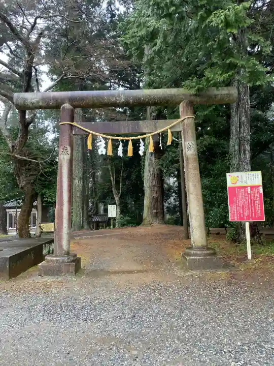 日吉神社の{uncategorized: "未分類", other: "その他", undefined: "問題あり", building: "その他建物", grave: "お墓", sacred_gate: "鳥居", guardian: "狛犬", statue: "像", buddha: "仏像", history: "歴史", nature: "自然", garden: "庭園", animal: "動物", pagoda: "塔", temizu: "手水舎", mountain_gate: "山門・神門", sanctuary: "本殿・本堂", subordinate: "末社・摂社", art: "芸術", scenery: "景色", jizo: "地蔵", ema: "絵馬", goshuin: "御朱印", omikuji: "おみくじ", items: "授与品その他", amulet: "お守り", goshuincho: "御朱印帳", eats: "食事", festival: "お祭り", votive_dance: "神楽", shichigosan: "七五三参", wedding: "結婚式", experience: "体験その他", initially: "初詣", around: "周辺", anti_infection: "感染症対策"}