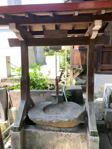 中司孫太郎稲荷神社の手水舎