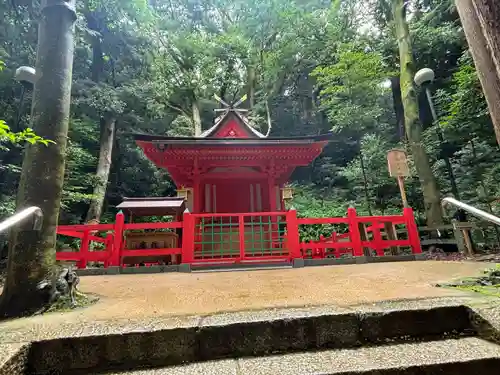 枚岡神社の末社・摂社