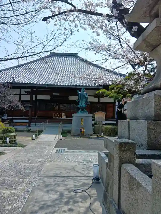 墨染寺(桜寺)の{uncategorized: "未分類", other: "その他", undefined: "問題あり", building: "その他建物", grave: "お墓", sacred_gate: "鳥居", guardian: "狛犬", statue: "像", buddha: "仏像", history: "歴史", nature: "自然", garden: "庭園", animal: "動物", pagoda: "塔", temizu: "手水舎", mountain_gate: "山門・神門", sanctuary: "本殿・本堂", subordinate: "末社・摂社", art: "芸術", scenery: "景色", jizo: "地蔵", ema: "絵馬", goshuin: "御朱印", omikuji: "おみくじ", items: "授与品その他", amulet: "お守り", goshuincho: "御朱印帳", eats: "食事", festival: "お祭り", votive_dance: "神楽", shichigosan: "七五三参", wedding: "結婚式", experience: "体験その他", initially: "初詣", around: "周辺", anti_infection: "感染症対策"}