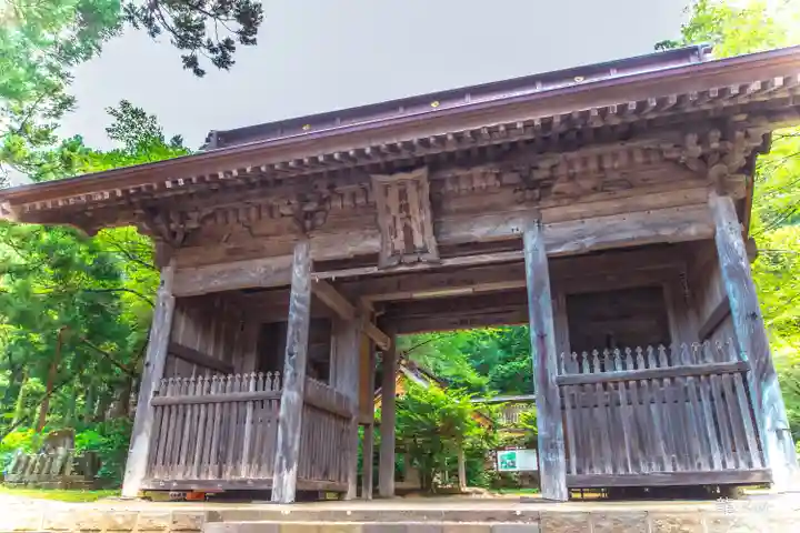鳥海山大物忌神社蕨岡口ノ宮の山門・神門