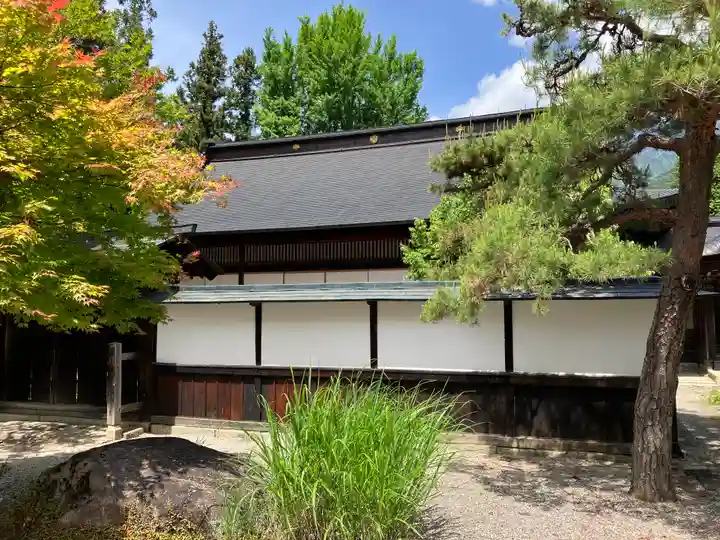 定勝寺の本殿・本堂