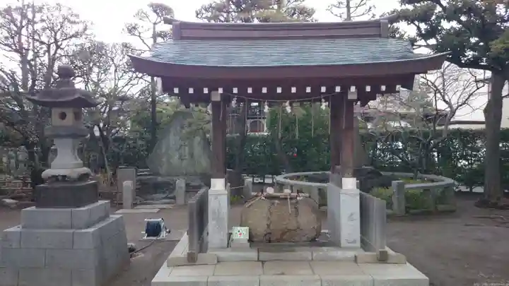 薭田神社の手水舎