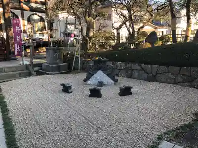 厳定院の庭園