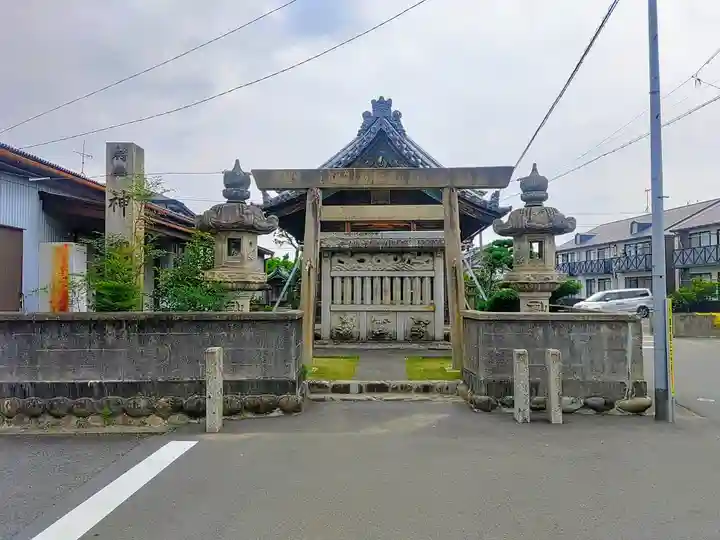 神明社の鳥居