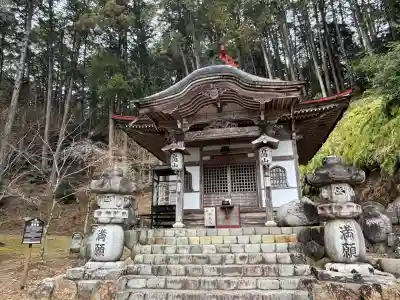 華厳寺の{uncategorized: "未分類", other: "その他", undefined: "問題あり", building: "その他建物", grave: "お墓", sacred_gate: "鳥居", guardian: "狛犬", statue: "像", buddha: "仏像", history: "歴史", nature: "自然", garden: "庭園", animal: "動物", pagoda: "塔", temizu: "手水舎", mountain_gate: "山門・神門", sanctuary: "本殿・本堂", subordinate: "末社・摂社", art: "芸術", scenery: "景色", jizo: "地蔵", ema: "絵馬", goshuin: "御朱印", omikuji: "おみくじ", items: "授与品その他", amulet: "お守り", goshuincho: "御朱印帳", eats: "食事", festival: "お祭り", votive_dance: "神楽", shichigosan: "七五三参", wedding: "結婚式", experience: "体験その他", initially: "初詣", around: "周辺", anti_infection: "感染症対策"}
