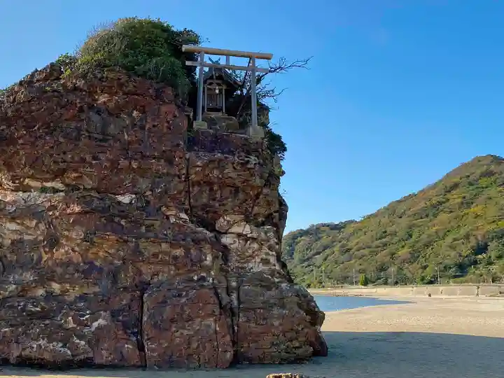 稲佐の浜 弁天島の景色