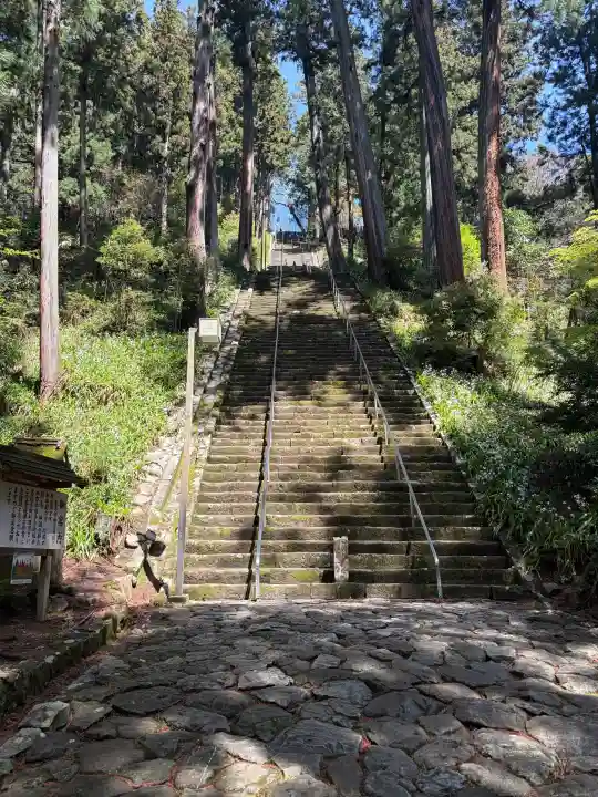 日蓮宗 総本山 塔頭 定林坊(じょうりんぼう)の{uncategorized: "未分類", other: "その他", undefined: "問題あり", building: "その他建物", grave: "お墓", sacred_gate: "鳥居", guardian: "狛犬", statue: "像", buddha: "仏像", history: "歴史", nature: "自然", garden: "庭園", animal: "動物", pagoda: "塔", temizu: "手水舎", mountain_gate: "山門・神門", sanctuary: "本殿・本堂", subordinate: "末社・摂社", art: "芸術", scenery: "景色", jizo: "地蔵", ema: "絵馬", goshuin: "御朱印", omikuji: "おみくじ", items: "授与品その他", amulet: "お守り", goshuincho: "御朱印帳", eats: "食事", festival: "お祭り", votive_dance: "神楽", shichigosan: "七五三参", wedding: "結婚式", experience: "体験その他", initially: "初詣", around: "周辺", anti_infection: "感染症対策"}