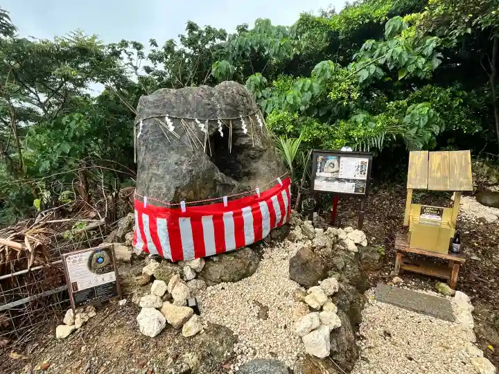石垣宝来宝来神社の{uncategorized: "未分類", other: "その他", undefined: "問題あり", building: "その他建物", grave: "お墓", sacred_gate: "鳥居", guardian: "狛犬", statue: "像", buddha: "仏像", history: "歴史", nature: "自然", garden: "庭園", animal: "動物", pagoda: "塔", temizu: "手水舎", mountain_gate: "山門・神門", sanctuary: "本殿・本堂", subordinate: "末社・摂社", art: "芸術", scenery: "景色", jizo: "地蔵", ema: "絵馬", goshuin: "御朱印", omikuji: "おみくじ", items: "授与品その他", amulet: "お守り", goshuincho: "御朱印帳", eats: "食事", festival: "お祭り", votive_dance: "神楽", shichigosan: "七五三参", wedding: "結婚式", experience: "体験その他", initially: "初詣", around: "周辺", anti_infection: "感染症対策"}
