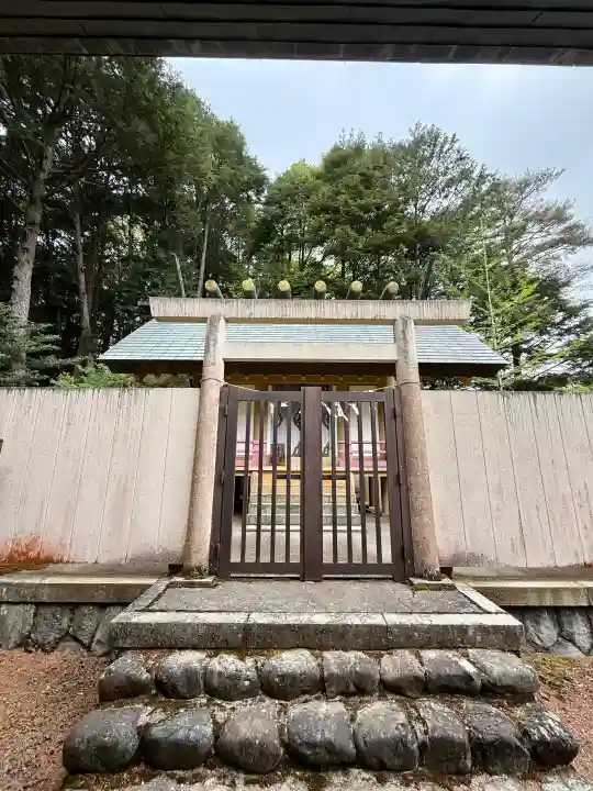 小河内神社の{uncategorized: "未分類", other: "その他", undefined: "問題あり", building: "その他建物", grave: "お墓", sacred_gate: "鳥居", guardian: "狛犬", statue: "像", buddha: "仏像", history: "歴史", nature: "自然", garden: "庭園", animal: "動物", pagoda: "塔", temizu: "手水舎", mountain_gate: "山門・神門", sanctuary: "本殿・本堂", subordinate: "末社・摂社", art: "芸術", scenery: "景色", jizo: "地蔵", ema: "絵馬", goshuin: "御朱印", omikuji: "おみくじ", items: "授与品その他", amulet: "お守り", goshuincho: "御朱印帳", eats: "食事", festival: "お祭り", votive_dance: "神楽", shichigosan: "七五三参", wedding: "結婚式", experience: "体験その他", initially: "初詣", around: "周辺", anti_infection: "感染症対策"}