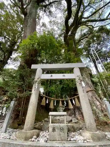 茜社の鳥居