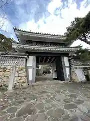 護国神社の山門