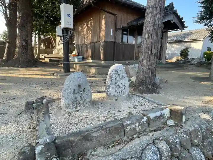 八雲神社(西肥留町)の{uncategorized: "未分類", other: "その他", undefined: "問題あり", building: "その他建物", grave: "お墓", sacred_gate: "鳥居", guardian: "狛犬", statue: "像", buddha: "仏像", history: "歴史", nature: "自然", garden: "庭園", animal: "動物", pagoda: "塔", temizu: "手水舎", mountain_gate: "山門・神門", sanctuary: "本殿・本堂", subordinate: "末社・摂社", art: "芸術", scenery: "景色", jizo: "地蔵", ema: "絵馬", goshuin: "御朱印", omikuji: "おみくじ", items: "授与品その他", amulet: "お守り", goshuincho: "御朱印帳", eats: "食事", festival: "お祭り", votive_dance: "神楽", shichigosan: "七五三参", wedding: "結婚式", experience: "体験その他", initially: "初詣", around: "周辺", anti_infection: "感染症対策"}