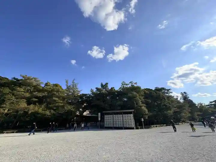 伊勢神宮内宮(皇大神宮)の{uncategorized: "未分類", other: "その他", undefined: "問題あり", building: "その他建物", grave: "お墓", sacred_gate: "鳥居", guardian: "狛犬", statue: "像", buddha: "仏像", history: "歴史", nature: "自然", garden: "庭園", animal: "動物", pagoda: "塔", temizu: "手水舎", mountain_gate: "山門・神門", sanctuary: "本殿・本堂", subordinate: "末社・摂社", art: "芸術", scenery: "景色", jizo: "地蔵", ema: "絵馬", goshuin: "御朱印", omikuji: "おみくじ", items: "授与品その他", amulet: "お守り", goshuincho: "御朱印帳", eats: "食事", festival: "お祭り", votive_dance: "神楽", shichigosan: "七五三参", wedding: "結婚式", experience: "体験その他", initially: "初詣", around: "周辺", anti_infection: "感染症対策"}