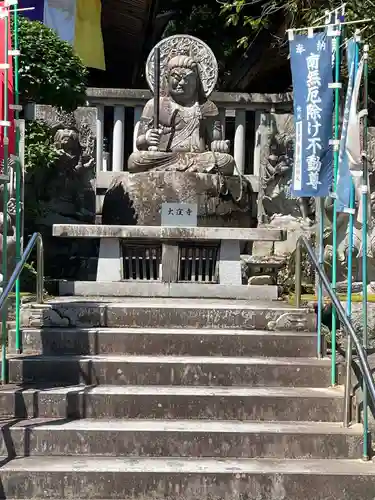 大窪寺の像