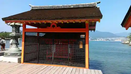 厳島神社の末社