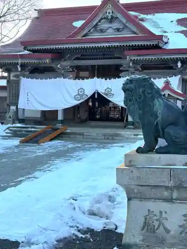釧路一之宮 厳島神社の{uncategorized: "未分類", other: "その他", undefined: "問題あり", building: "その他建物", grave: "お墓", sacred_gate: "鳥居", guardian: "狛犬", statue: "像", buddha: "仏像", history: "歴史", nature: "自然", garden: "庭園", animal: "動物", pagoda: "塔", temizu: "手水舎", mountain_gate: "山門・神門", sanctuary: "本殿・本堂", subordinate: "末社・摂社", art: "芸術", scenery: "景色", jizo: "地蔵", ema: "絵馬", goshuin: "御朱印", omikuji: "おみくじ", items: "授与品その他", amulet: "お守り", goshuincho: "御朱印帳", eats: "食事", festival: "お祭り", votive_dance: "神楽", shichigosan: "七五三参", wedding: "結婚式", experience: "体験その他", initially: "初詣", around: "周辺", anti_infection: "感染症対策"}