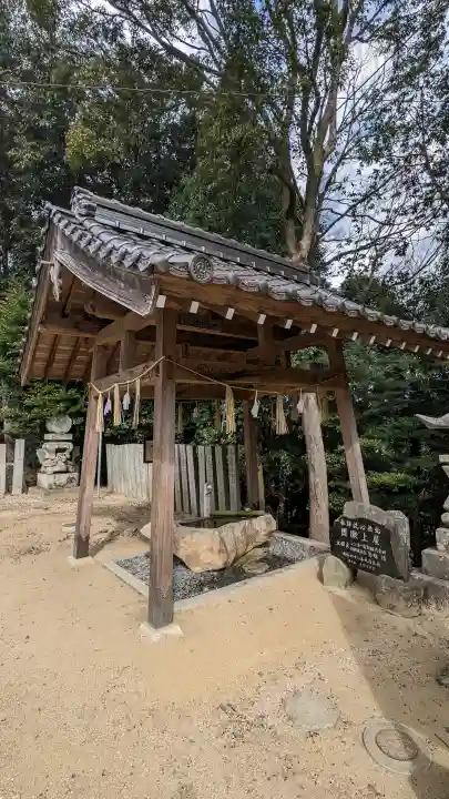 縣主神社の{uncategorized: "未分類", other: "その他", undefined: "問題あり", building: "その他建物", grave: "お墓", sacred_gate: "鳥居", guardian: "狛犬", statue: "像", buddha: "仏像", history: "歴史", nature: "自然", garden: "庭園", animal: "動物", pagoda: "塔", temizu: "手水舎", mountain_gate: "山門・神門", sanctuary: "本殿・本堂", subordinate: "末社・摂社", art: "芸術", scenery: "景色", jizo: "地蔵", ema: "絵馬", goshuin: "御朱印", omikuji: "おみくじ", items: "授与品その他", amulet: "お守り", goshuincho: "御朱印帳", eats: "食事", festival: "お祭り", votive_dance: "神楽", shichigosan: "七五三参", wedding: "結婚式", experience: "体験その他", initially: "初詣", around: "周辺", anti_infection: "感染症対策"}