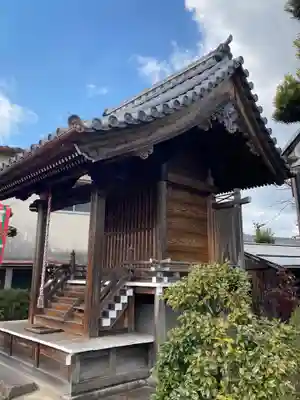 源兵衛稲荷の本殿・本堂