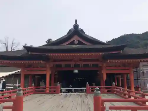 厳島神社の本殿