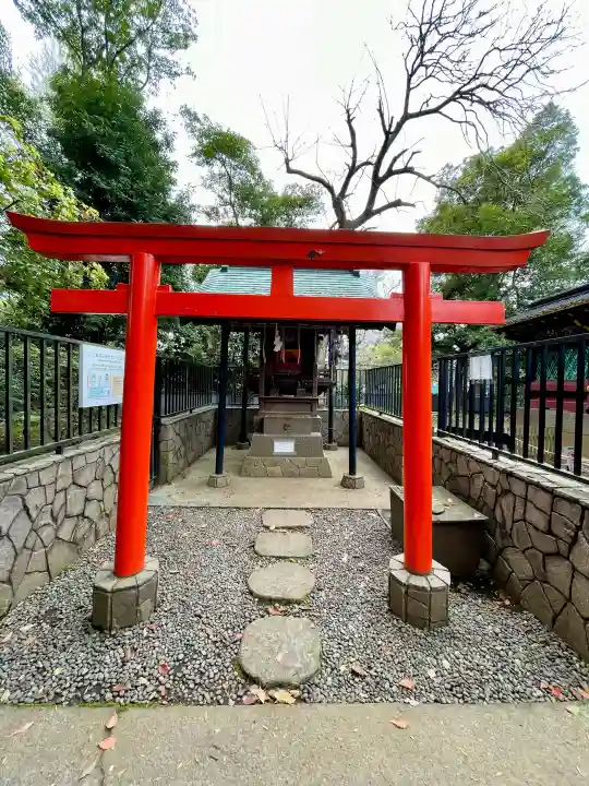 栄誉権現社の{uncategorized: "未分類", other: "その他", undefined: "問題あり", building: "その他建物", grave: "お墓", sacred_gate: "鳥居", guardian: "狛犬", statue: "像", buddha: "仏像", history: "歴史", nature: "自然", garden: "庭園", animal: "動物", pagoda: "塔", temizu: "手水舎", mountain_gate: "山門・神門", sanctuary: "本殿・本堂", subordinate: "末社・摂社", art: "芸術", scenery: "景色", jizo: "地蔵", ema: "絵馬", goshuin: "御朱印", omikuji: "おみくじ", items: "授与品その他", amulet: "お守り", goshuincho: "御朱印帳", eats: "食事", festival: "お祭り", votive_dance: "神楽", shichigosan: "七五三参", wedding: "結婚式", experience: "体験その他", initially: "初詣", around: "周辺", anti_infection: "感染症対策"}