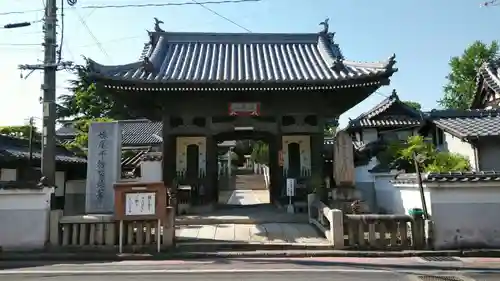 盛隆寺の山門