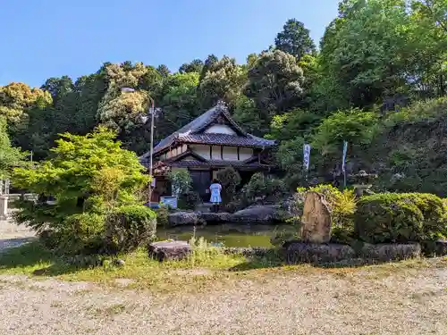 曽野稲荷神社の庭園