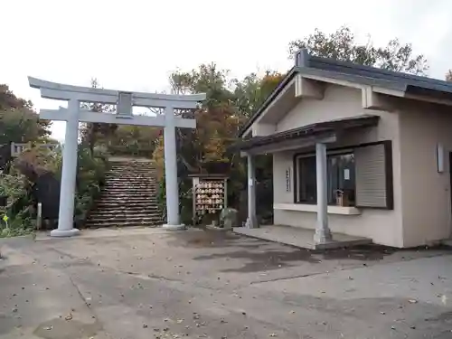 彌彦神社奥宮（御神廟）の建物その他