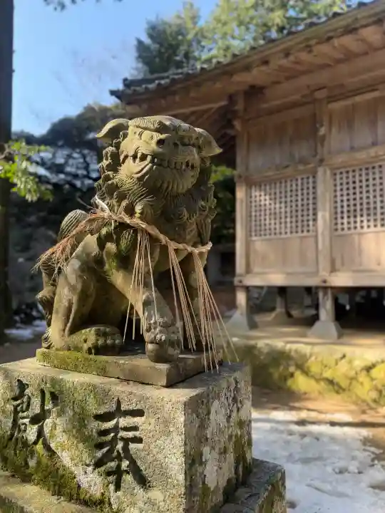雷神社の{uncategorized: "未分類", other: "その他", undefined: "問題あり", building: "その他建物", grave: "お墓", sacred_gate: "鳥居", guardian: "狛犬", statue: "像", buddha: "仏像", history: "歴史", nature: "自然", garden: "庭園", animal: "動物", pagoda: "塔", temizu: "手水舎", mountain_gate: "山門・神門", sanctuary: "本殿・本堂", subordinate: "末社・摂社", art: "芸術", scenery: "景色", jizo: "地蔵", ema: "絵馬", goshuin: "御朱印", omikuji: "おみくじ", items: "授与品その他", amulet: "お守り", goshuincho: "御朱印帳", eats: "食事", festival: "お祭り", votive_dance: "神楽", shichigosan: "七五三参", wedding: "結婚式", experience: "体験その他", initially: "初詣", around: "周辺", anti_infection: "感染症対策"}