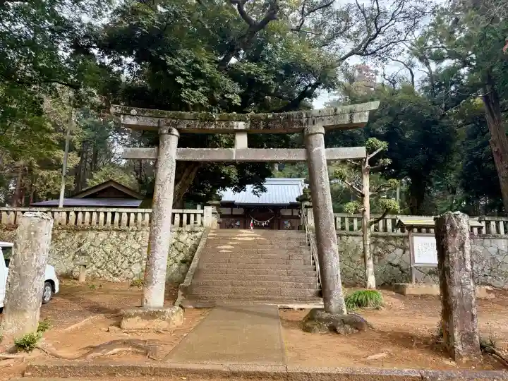雨引千勝神社の{uncategorized: "未分類", other: "その他", undefined: "問題あり", building: "その他建物", grave: "お墓", sacred_gate: "鳥居", guardian: "狛犬", statue: "像", buddha: "仏像", history: "歴史", nature: "自然", garden: "庭園", animal: "動物", pagoda: "塔", temizu: "手水舎", mountain_gate: "山門・神門", sanctuary: "本殿・本堂", subordinate: "末社・摂社", art: "芸術", scenery: "景色", jizo: "地蔵", ema: "絵馬", goshuin: "御朱印", omikuji: "おみくじ", items: "授与品その他", amulet: "お守り", goshuincho: "御朱印帳", eats: "食事", festival: "お祭り", votive_dance: "神楽", shichigosan: "七五三参", wedding: "結婚式", experience: "体験その他", initially: "初詣", around: "周辺", anti_infection: "感染症対策"}